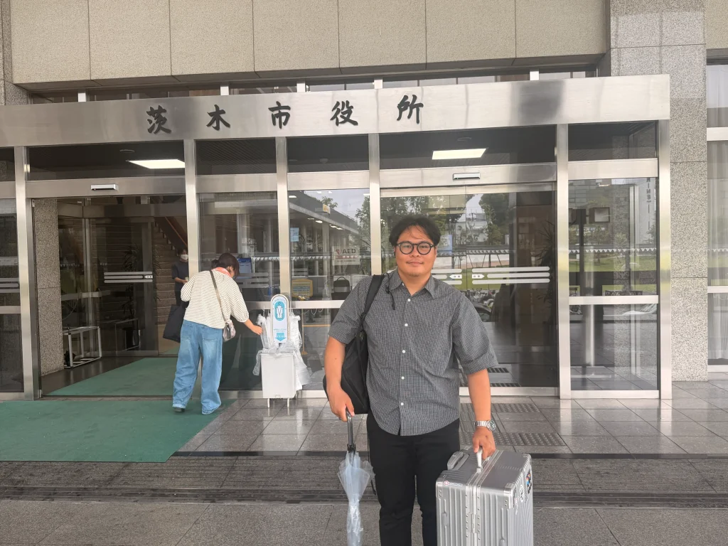 茨木市役所で転入に伴う手続きを行ったビルさん